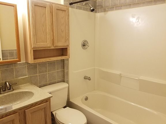 4th image of 229 E 14th St APT 2