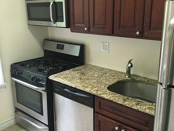 5th image of 321 Fairmount Ave APT 26