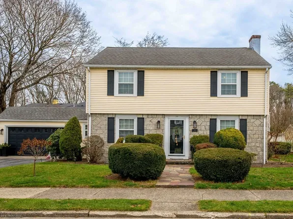 28 Wilton Ave, Pawtucket, RI 02861