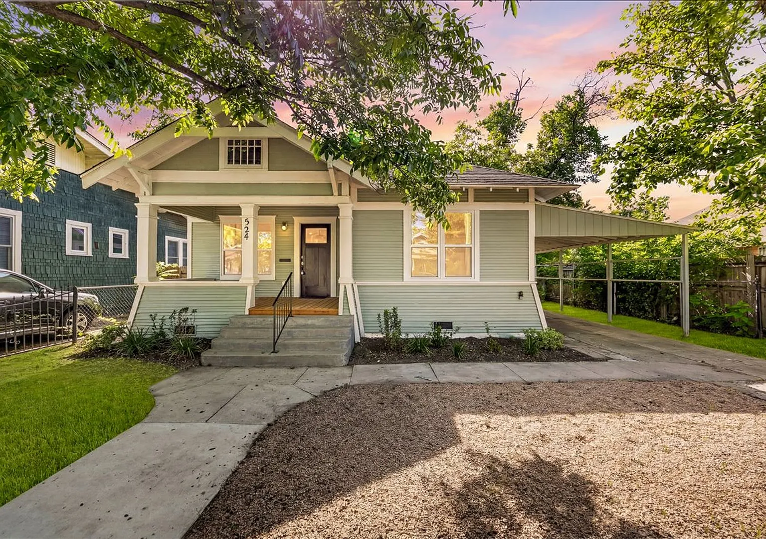 Historic Charm, Modern Comfort Near Downtown San Antonio — Photo 1