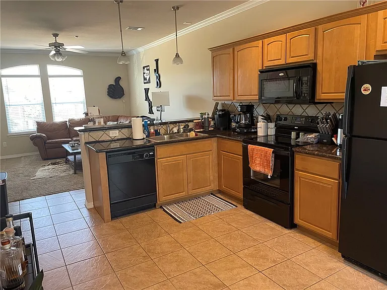 305 Holleman Dr E #605 — Photo 2