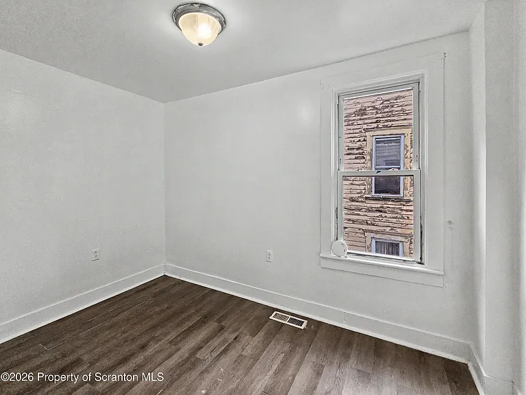 907 Green Ridge St #R — Photo 9