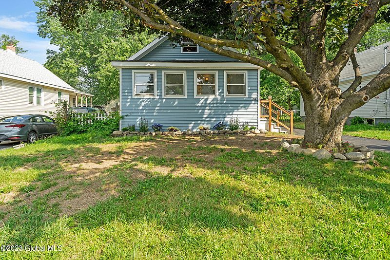 2nd image of 35 Van Buren Avenue