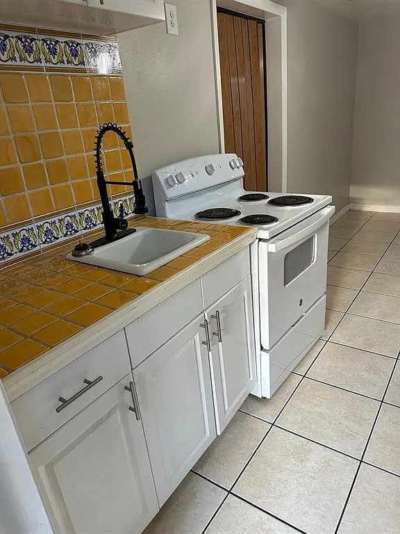 Studio, 1.0 bath, 260 sqft, $1,300 — Photo 2