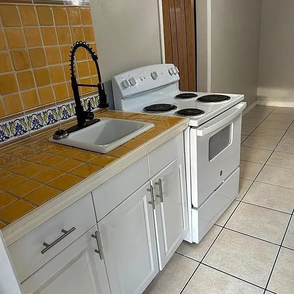 3407 N Avenida Republica De Cuba #A — Photo 2
