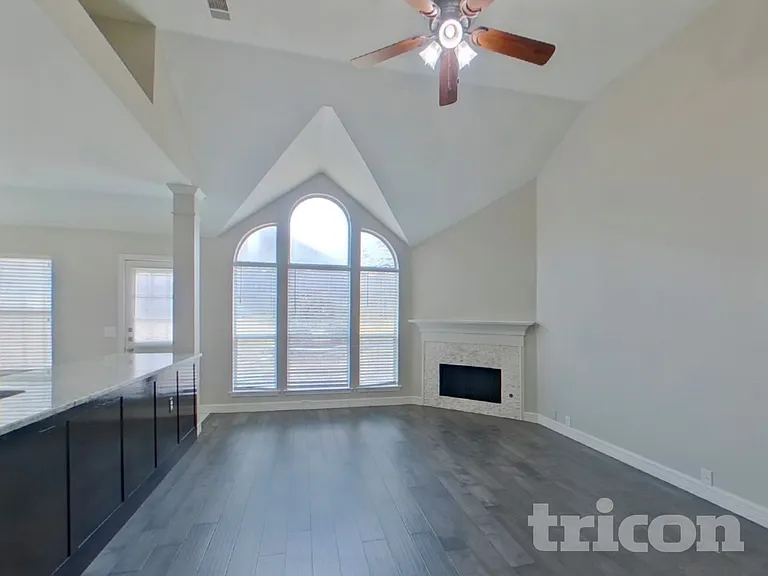 4021 Chinaberry Dr — Photo 2
