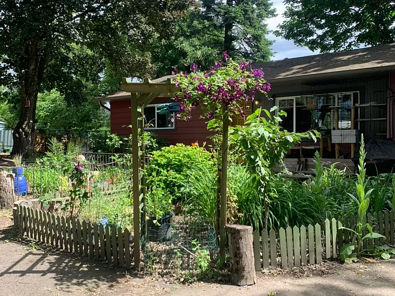 9020 SE Clinton St #B — Photo 3