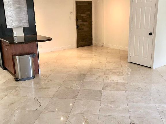4th image of 1050 SE 15th St APT 304