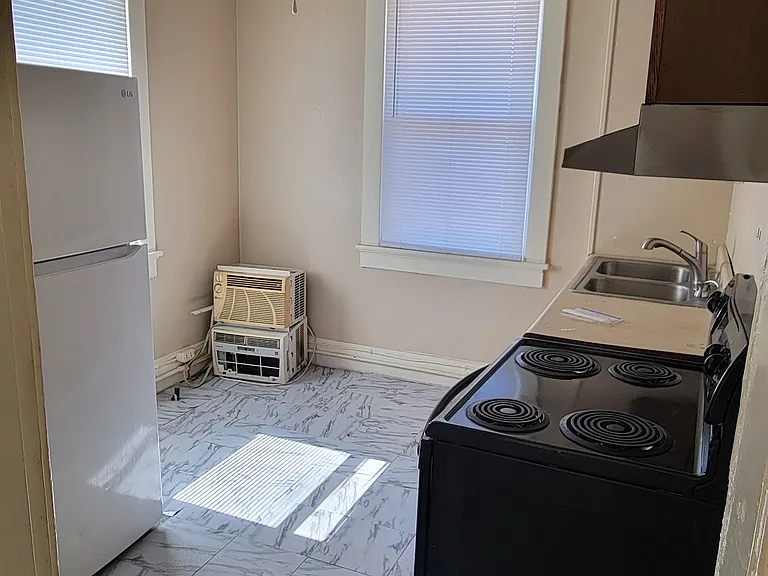 2272 Chestnut Ave #2 — Photo 4