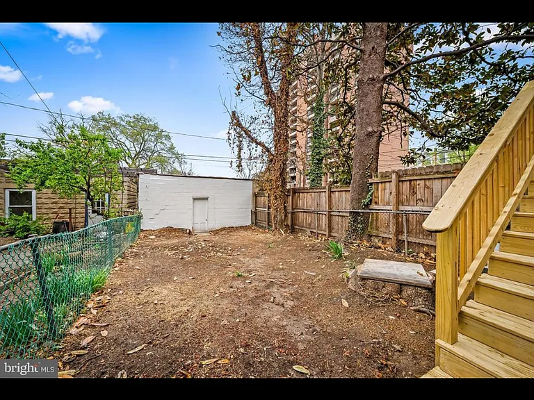 2824 Maryland Ave — Photo 18