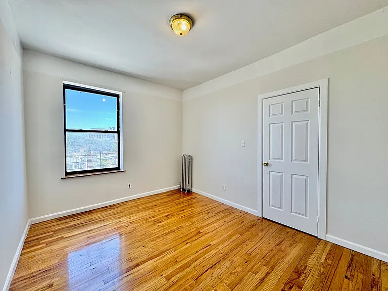 2442 Morris Ave #54 — Photo 8