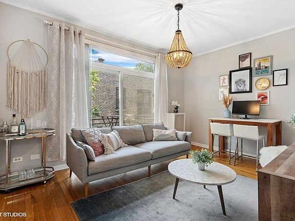 3rd image of 715 W Barry Ave #3B