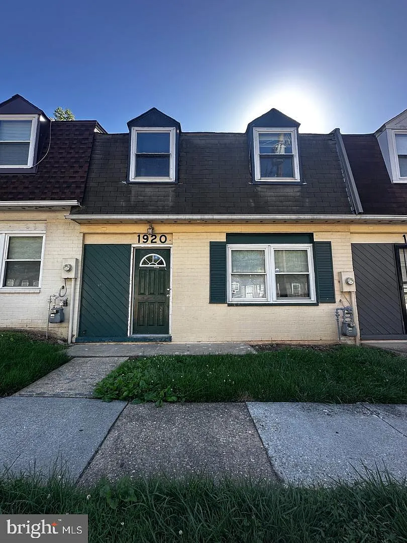 2 bed, 2.0 bath, 1174 sqft, $1,850 — Photo 1