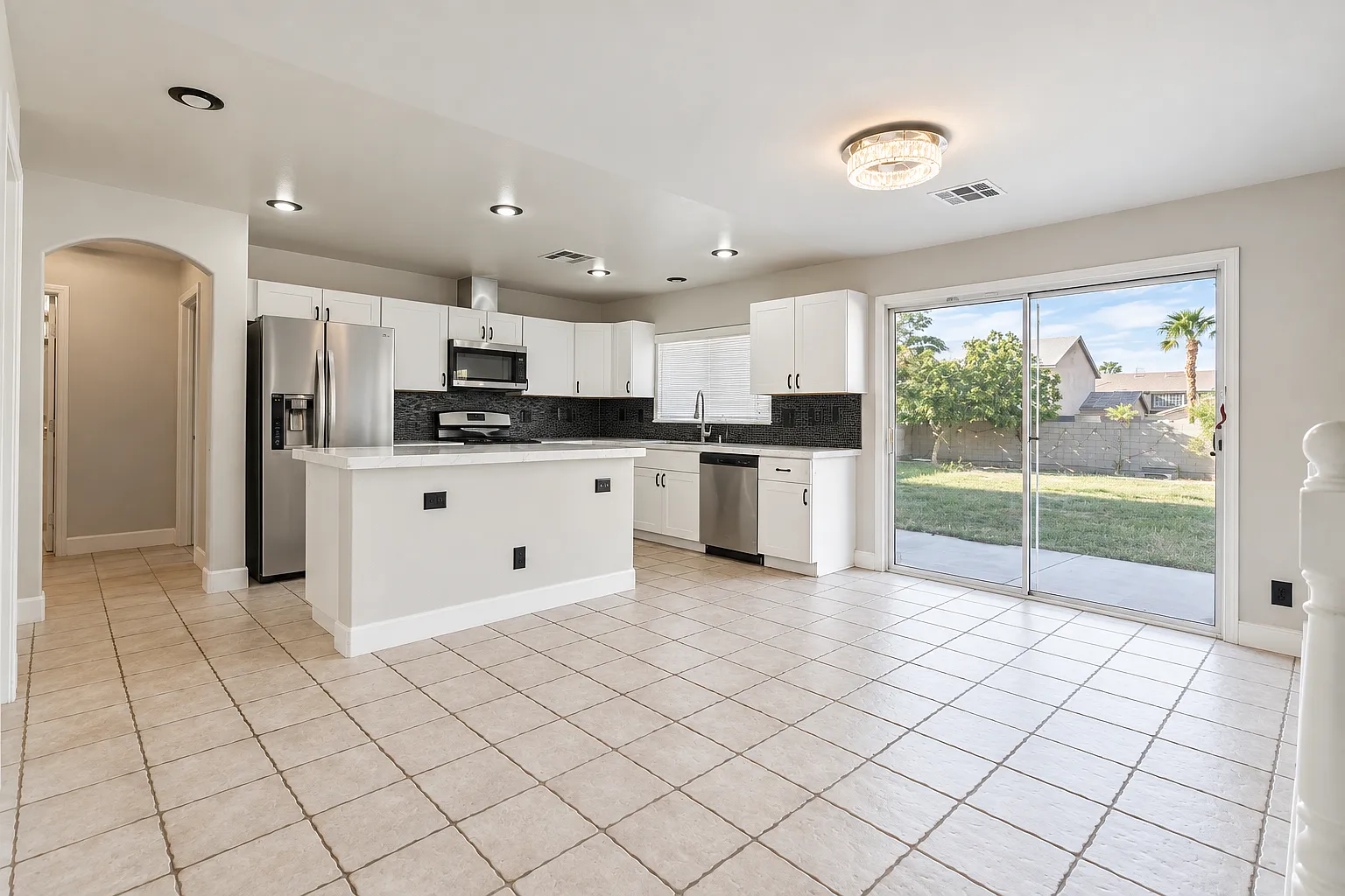 5 bed, 3.0 bath, $2,850 — Photo 4