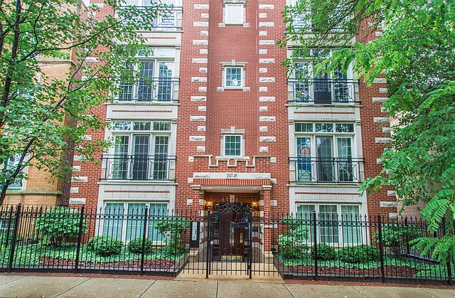 1st image of 2049 W Morse Ave APT 4W