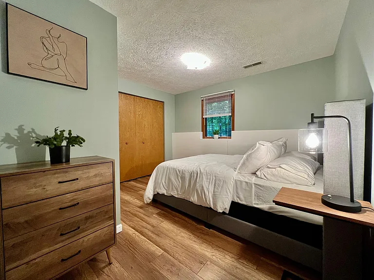 Bedroom #3 - queen bed