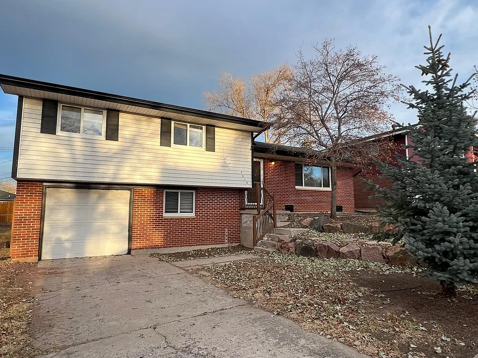 3616 Leeds Ln