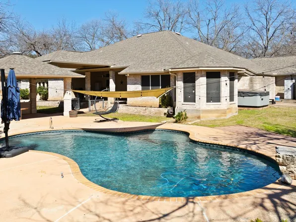 319 San Saba, Meadowlakes, TX 78654