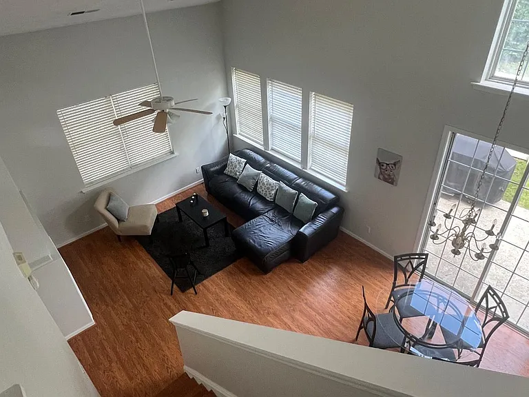 107 W Oaks Ct — Photo 6