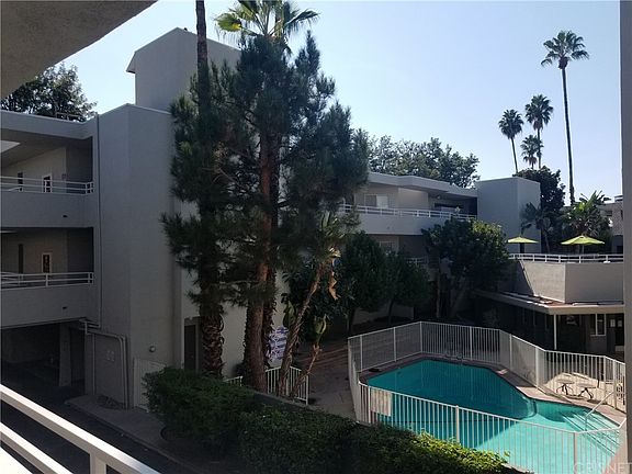 3rd image of 5134 White Oak Ave #107