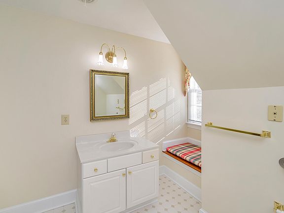 3rd image of 1401 Corbin Hall Ln