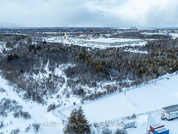 4th image of 401 Raglan St