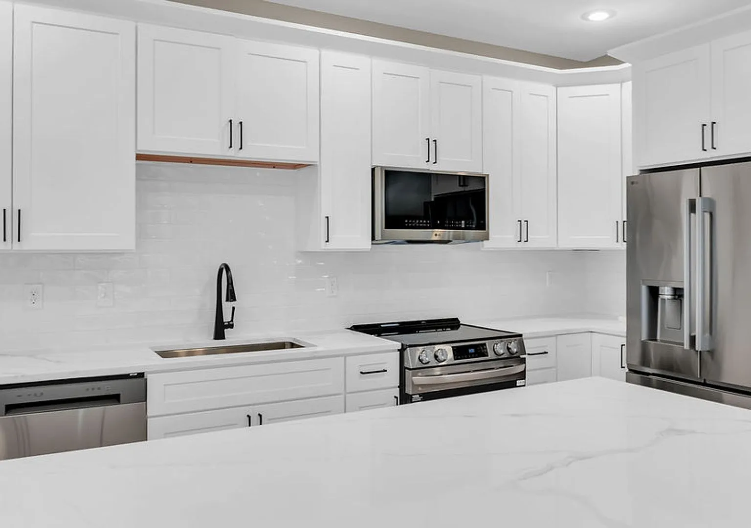 5 Bed 5 Bath New Build! Great for a Group of 16! *August 2027* — Photo 3