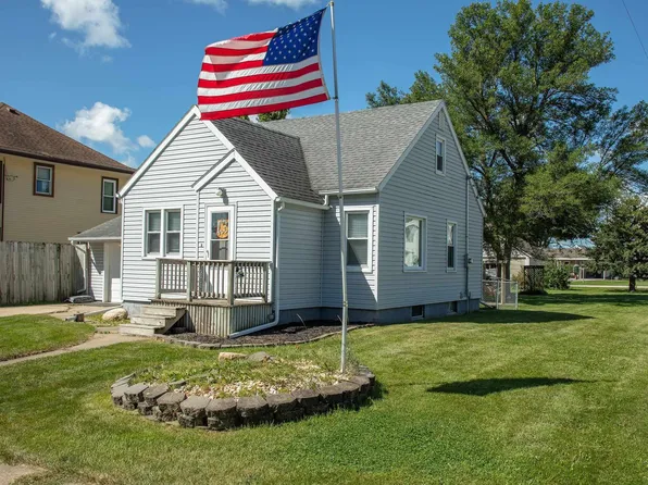 112 Colfax St, Holland, IA 50642