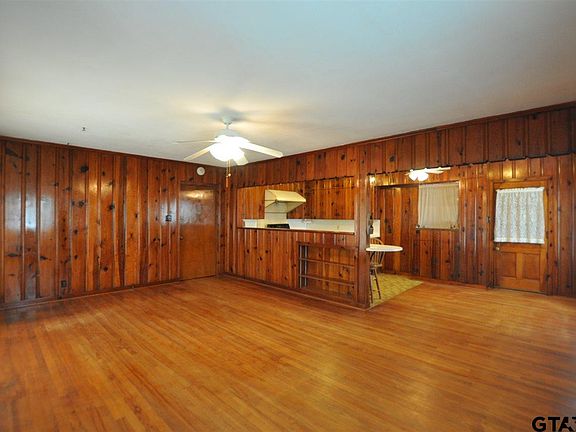5th image of 901 W Camellia St