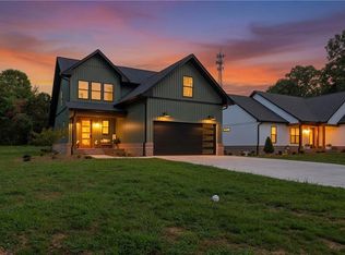 75 2nd Ave SE, Taylorsville, NC 28681