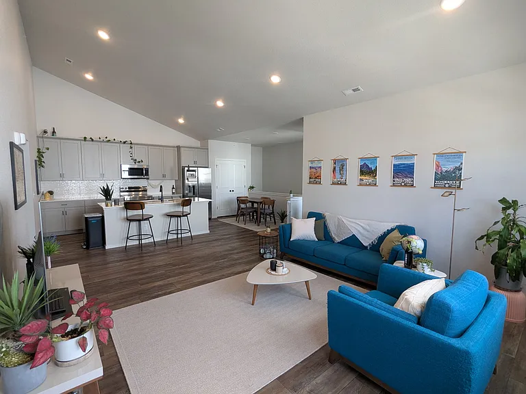 563 Vicot Way #C — Photo 20
