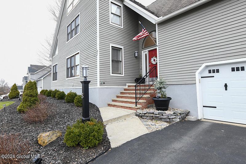 2nd image of 8 Northstar Drive
