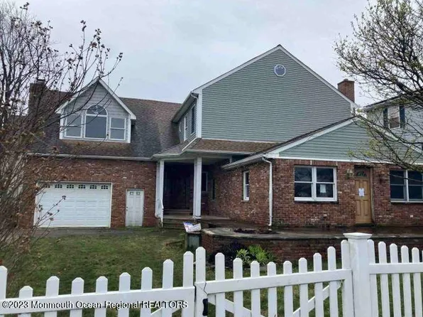 39 Cornwall Street, Highlands, NJ 07732