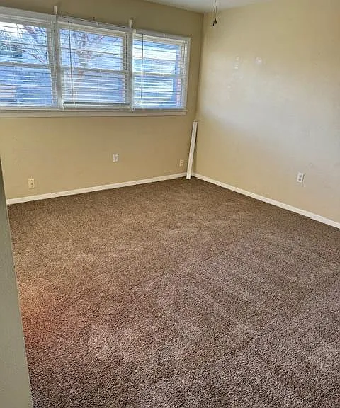 1418 Byron Ave — Photo 11