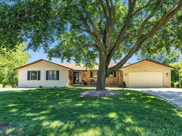 2851 Blue Jay Ln, Green Bay, WI 54313