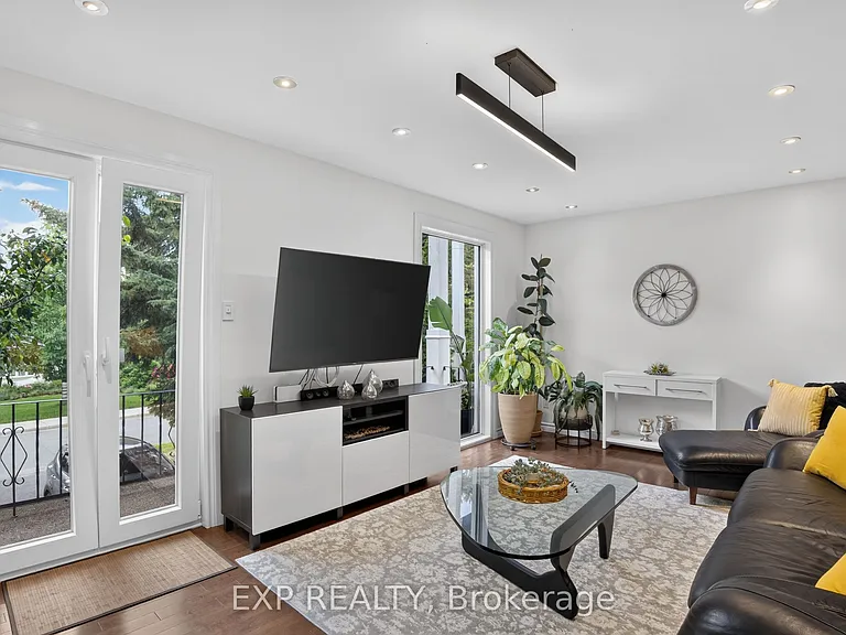 2490 Regina St — Photo 4