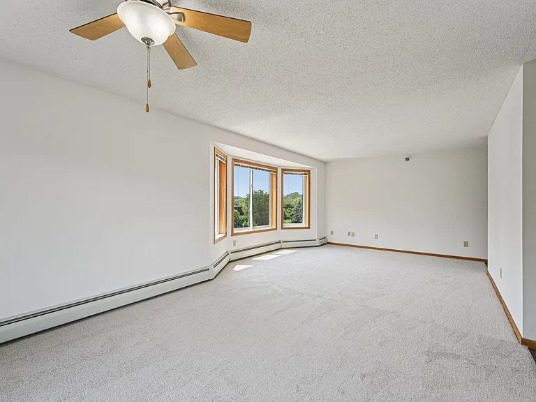 Oaks Lincoln Apartments — Photo 31