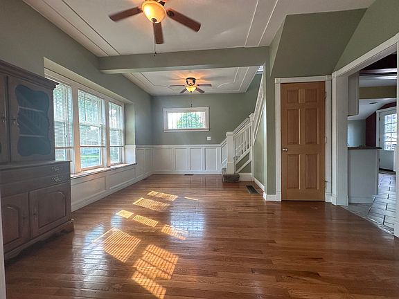 4th image of 901 Merchant St