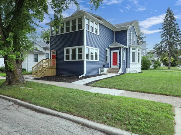 553 W 16th Ave, Oshkosh, WI 54902
