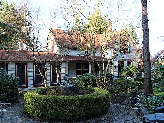 2nd image of 417 104th Avenue Ct E