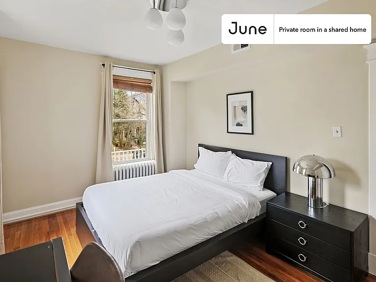 1334 Newton St NE #B — Photo 1