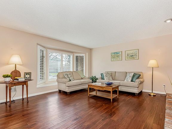 3rd image of 7622 S Cove Cir