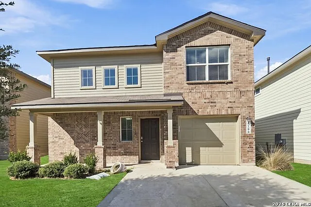 4 bed, 2.5 bath, 2305 sqft, $2,000 — Photo 2