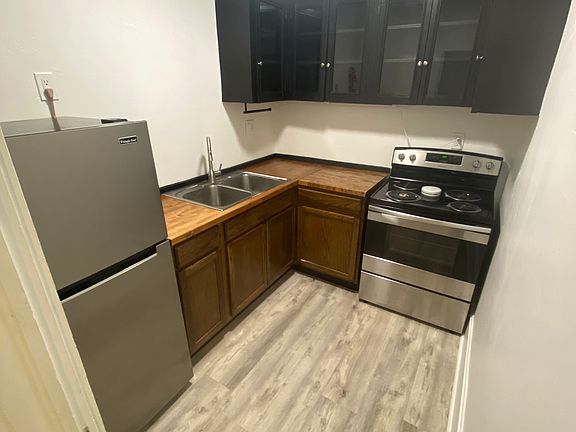 3rd image of 422 N Yellowstone St #4