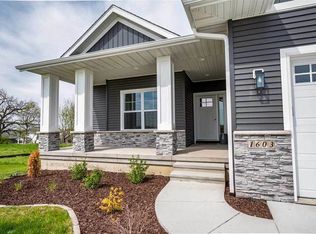 2916 Pine Hill Trce, Coralville, IA 52241