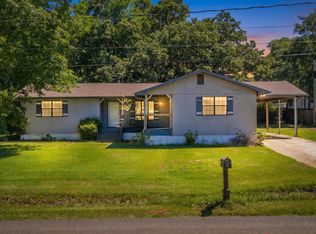 144 Sunset Dr, Kilgore, TX 75662