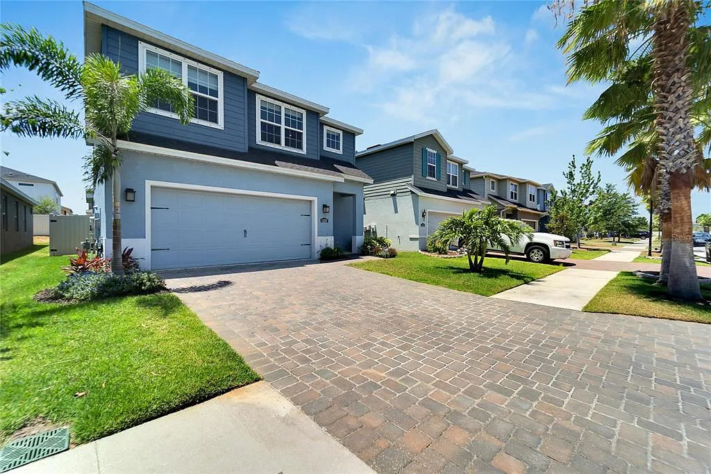 3 bed, 2.5 bath, 1936 sqft, $2,800 — Photo 3