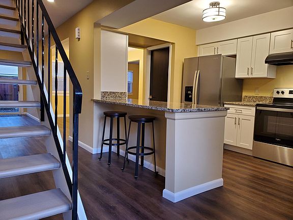 3rd image of 1365 Glyndon Dr