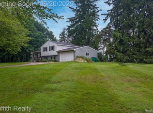 13557 Dunham Rd, Hartland, MI 48353