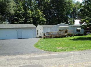 1040 Chapman Lake Dr, Warsaw, IN 46582